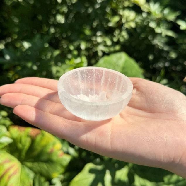 Create an energy cleansing station with this large Moroccan Selenite bowl, perfect for clearing multiple stones at once.