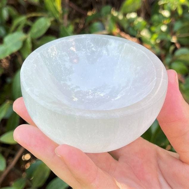 Create an energy cleansing station with this large Moroccan Selenite bowl, perfect for clearing multiple stones at once.